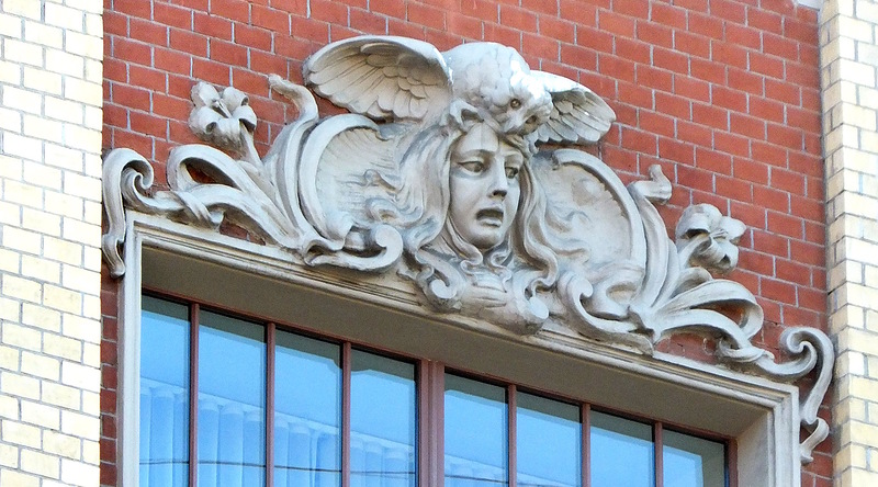 замковый камень фасад
